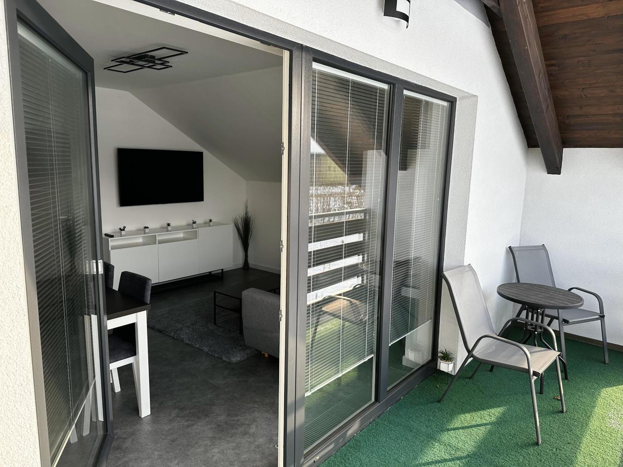 Deer House Apartment